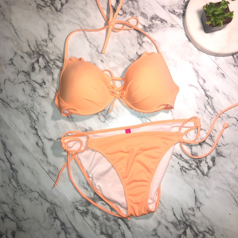 Victoria’s Secret bikini
